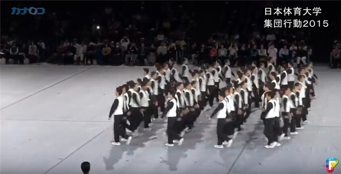 日本體育大學上演的方…