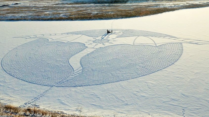 西蒙‧貝克11年的足跡 雪地畫踏遍全世界