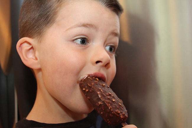 兒童吃甜食的大問題：過多的糖份熱量，會轉變成脂肪！