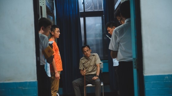 揭露台灣教育腹黑面 黄采儀陳以文《藍色項圈》詮釋變態老師與鐵血舍監！