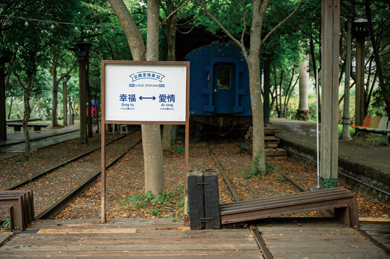 台三線 客家人 台三線在許多路段是沿著清代延至日治時期的 土牛紅 藍線 與 隘勇線 建築 台三線 的鄉鎮 從台中的石岡 東勢 從苗栗縣的卓蘭 大湖 獅潭 三灣 直到新竹峨眉 寶山 北埔 竹東 芎林 新埔 橫山 關西等鄉鎮聚落 指定為國家級的客家人文風貌區