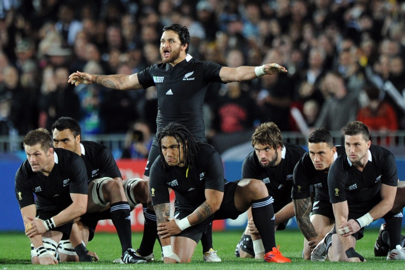 小小的紐西蘭居然能培養出世界最強的橄欖球隊－全黑隊！而他們百戰百勝的關鍵居然是「一場舞蹈」！？