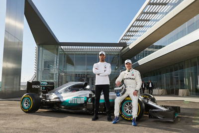 Lewis Hamilton和Valtteri Bottas為PETRONAS全球研發技術中心揭幕