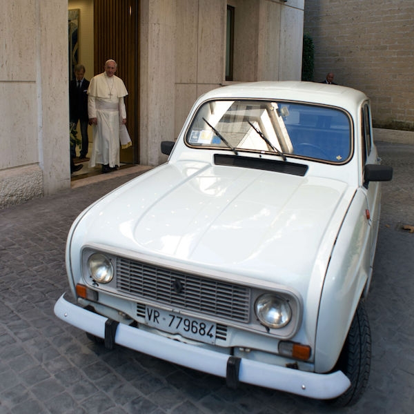 教宗不愛BMW《12件收藏》國民車搖身藝術品