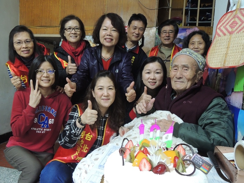 臺北市榮民服務處祝賀鄧壽亭老先生104歲壽誕