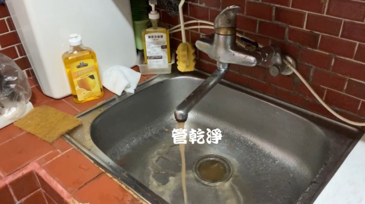 水管流出冬瓜茶? 台北 信義 信義路 熱水管堵塞