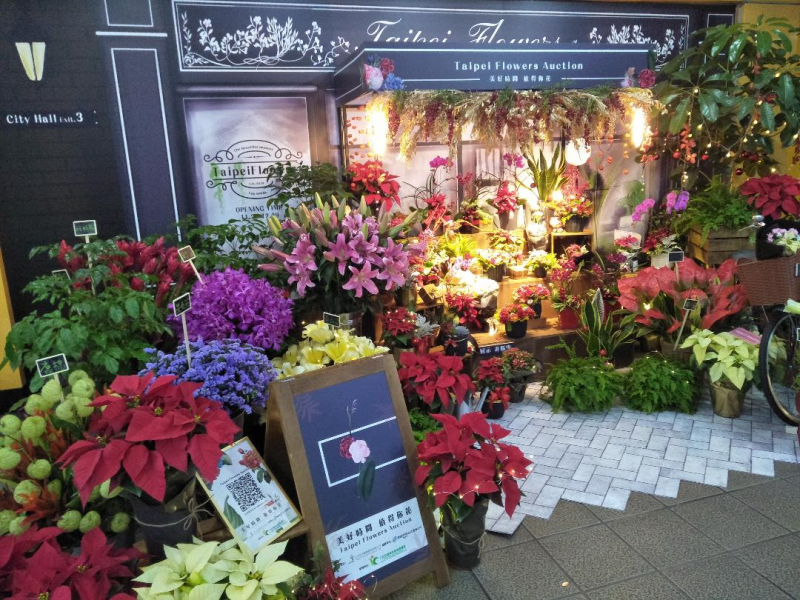 台北捷運站設花卉展示行動平台，通勤生活增亮點