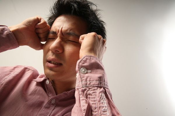 耳膜鬆弛症候群 遇噪音耳疼痛、暈眩且耳鳴