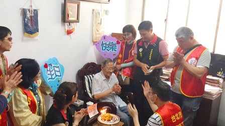臺北市榮服處祝賀沈堯訪老先生104歲嵩壽