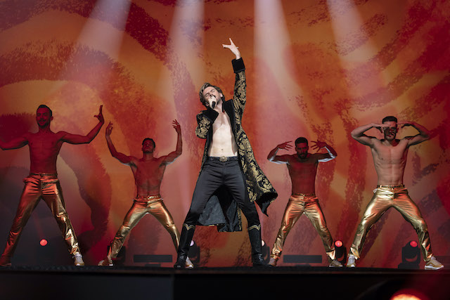 《歐洲歌唱大賽：火焰傳說》威爾法洛大鬧舞台笑瘋1.8億觀眾