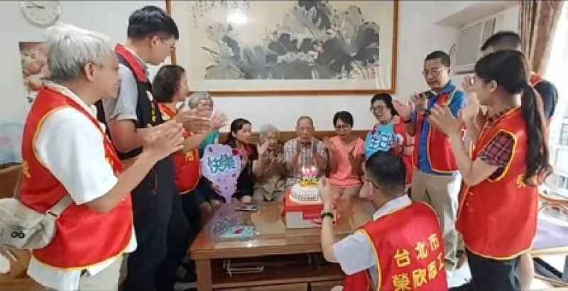 臺北市榮民服務處祝賀劉金光伯伯102歲壽誕