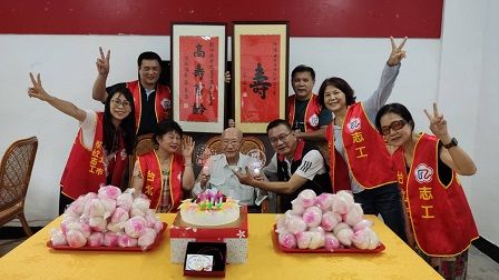 臺北市榮民服務處祝賀劉仲謀伯伯100歲壽誕