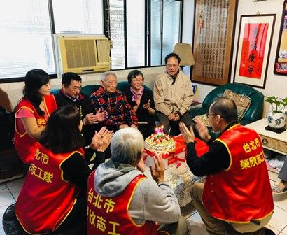 臺北市榮民服務處祝賀黃立全伯伯101歲嵩壽