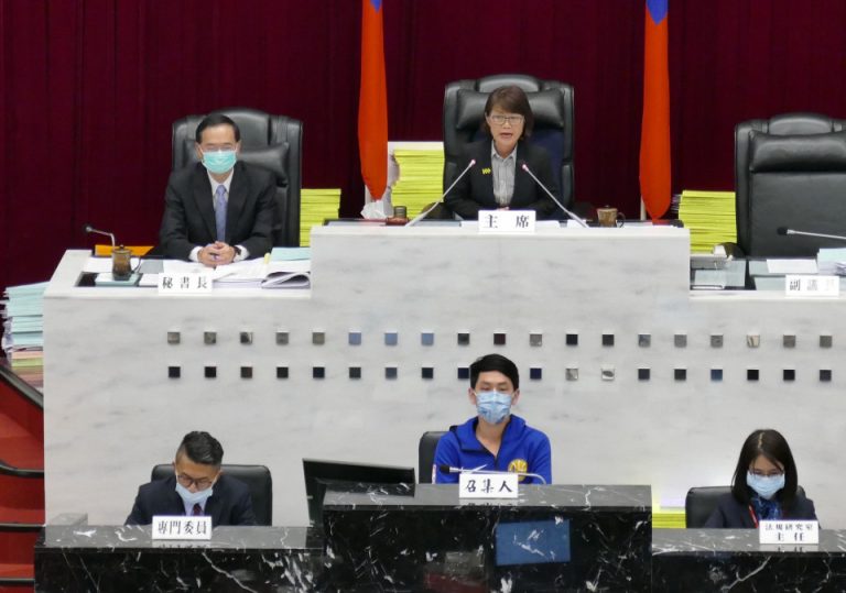 高雄市議會議長曾麗燕 對陳其邁所提預算 要求尊重每位議員的意見