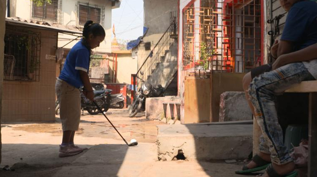 印度貧民窟新流行 高爾夫球
