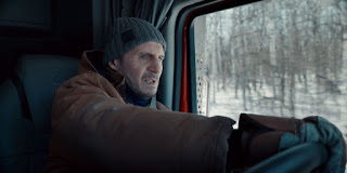  《疾凍救援》冰上飆車來真的 連恩尼遜看完劇本直喊「欲罷不能」 