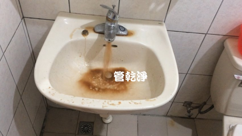 水管突然流出咖啡? 台中 東區 十甲路 洗水管 (管乾淨)