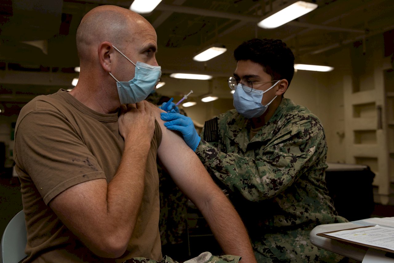 美國海軍宣布 拒打疫苗將強制退役