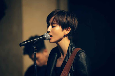 張鈞甯為戲學吉他玩樂團 獻出從影來第一次最短髮型被稱『小哥哥』