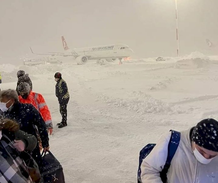 大雪侵襲 伊斯坦堡機場連續2天暫停營運
